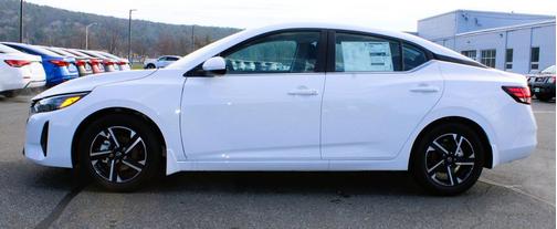 Aspen White Tricoat 2025 Nissan Versa 1.6 S