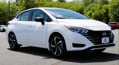 Aspen White Tricoat 2025 Nissan Versa 1.6 S