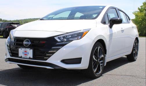Aspen White Tricoat 2025 Nissan Versa 1.6 S