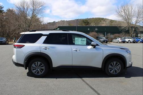 2025 Nissan Pathfinder SV 4WD