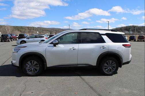 2025 Nissan Pathfinder SV 4WD