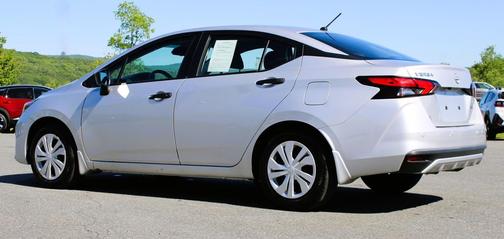 Brilliant Silver Metallic 2024 Nissan Versa 1.6 S