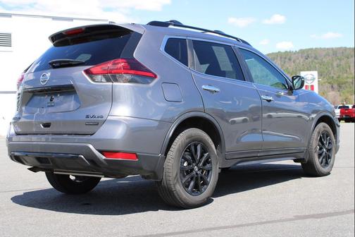 Gun Metallic 2018 Nissan Rogue SV