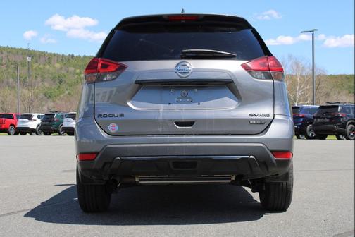 Gun Metallic 2018 Nissan Rogue SV