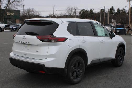 Everest White Pearl Tricoat 2026 Nissan Rogue SV