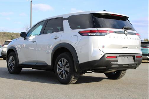 2025 Nissan Pathfinder S 4WD