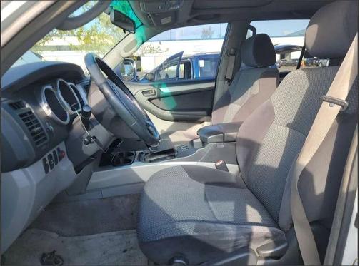 Natural White 2005 Toyota 4Runner Sport V8