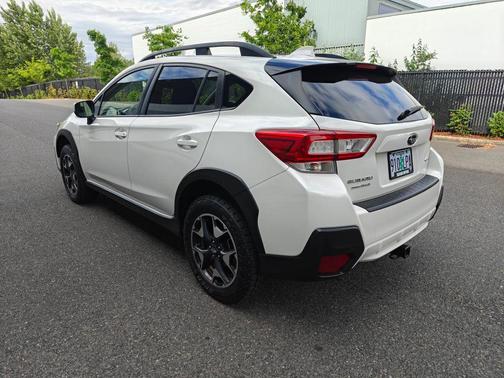 Crystal White Pearl 2019 Subaru Crosstrek 2.0i Premium