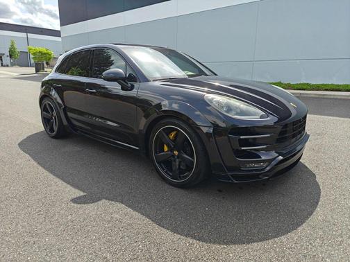 Jet Black Metallic 2016 Porsche Macan Macan Turbo
