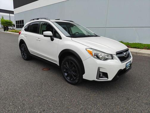 Crystal White Pearl 2016 Subaru Crosstrek 2.0i Premium