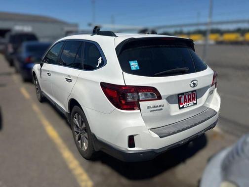 White 2017 Subaru Outback 3.6R Touring