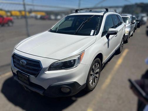 White 2017 Subaru Outback 3.6R Touring