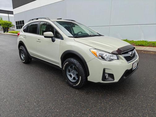 Tan 2017 Subaru Crosstrek 2.0i Premium