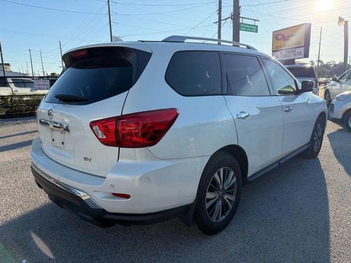 2019 Nissan Pathfinder SV