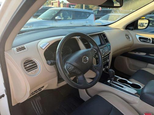 2019 Nissan Pathfinder SV