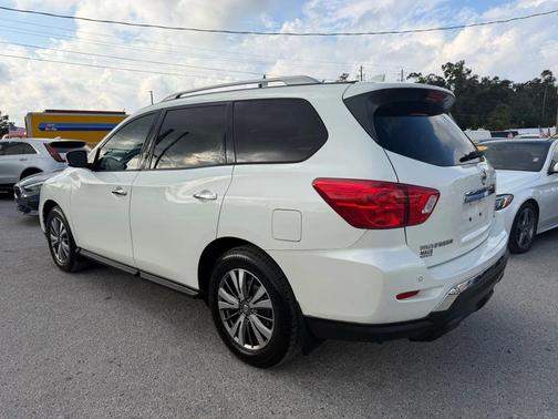 2019 Nissan Pathfinder SV