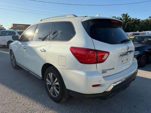 2019 Nissan Pathfinder SV