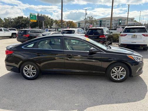 2017 Hyundai SONATA SE