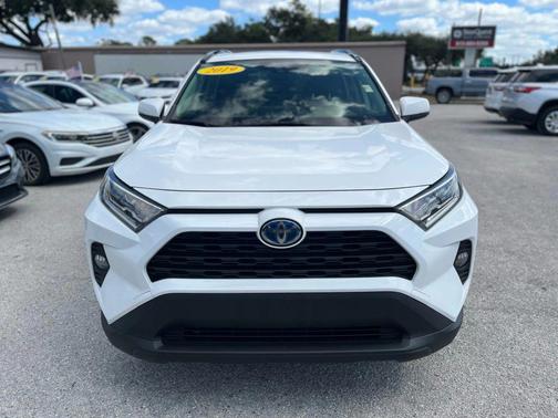 2019 Toyota RAV4 Hybrid XLE