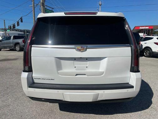2016 Cadillac Escalade Luxury