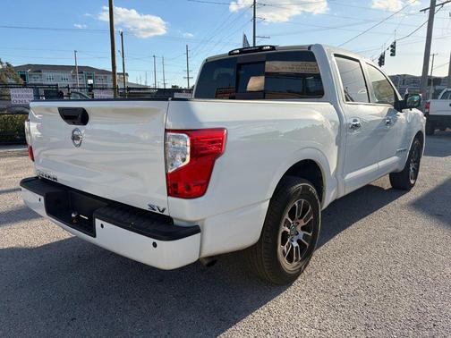2021 Nissan Titan SV