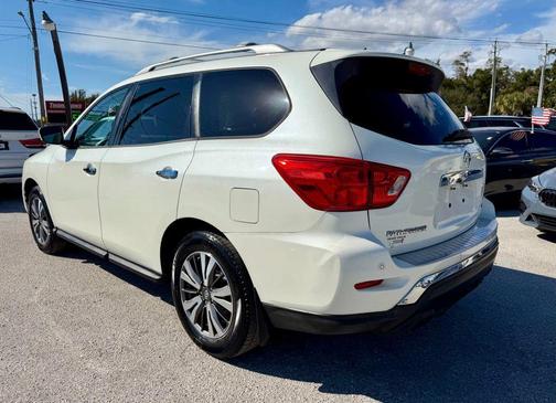 2017 Nissan Pathfinder SL