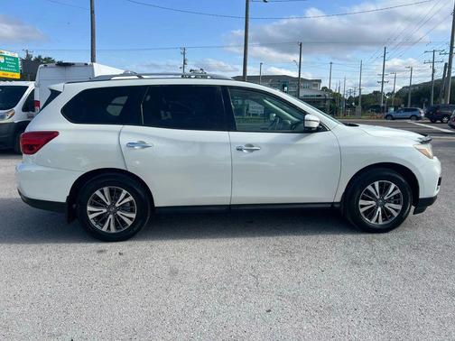 2017 Nissan Pathfinder SL