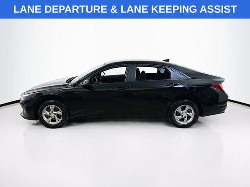 2022 Hyundai ELANTRA SE