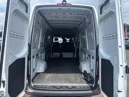 2022 Mercedes-Benz Sprinter 2500 170 WB HIGH ROOF CARGO