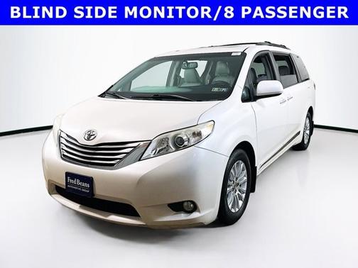 2017 Toyota Sienna XLE PREMIUM 8 PASSENGER