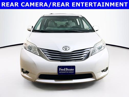 2017 Toyota Sienna XLE PREMIUM 8 PASSENGER