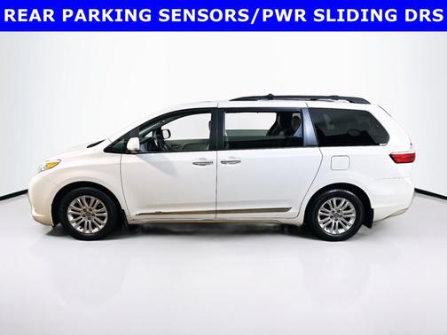 2017 Toyota Sienna XLE PREMIUM 8 PASSENGER