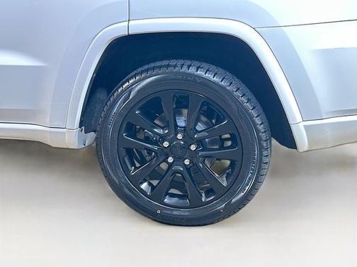 2019 Jeep Grand Cherokee LAREDO