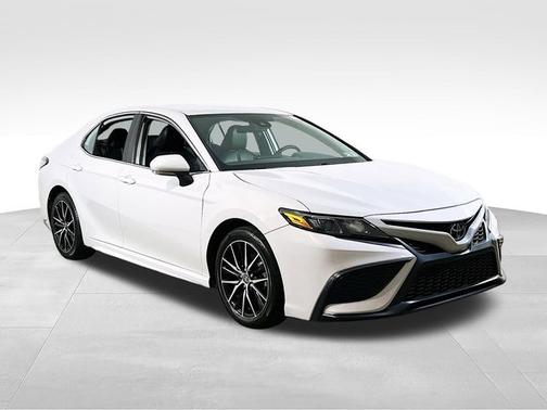 Ice 2024 Toyota Camry SE