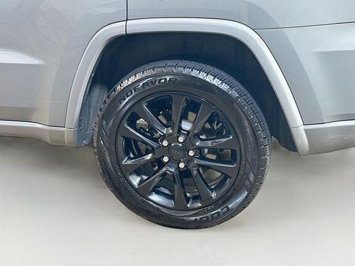 2020 Jeep Grand Cherokee LAREDO