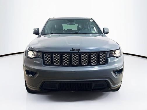 2020 Jeep Grand Cherokee LAREDO