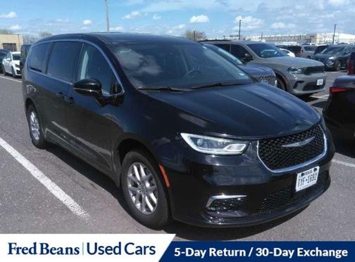 Diamond Black 2024 Chrysler Pacifica TOURING L