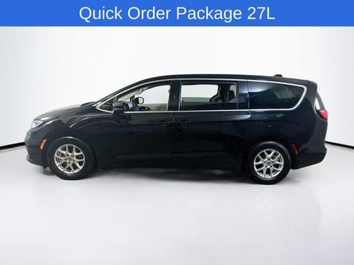 Diamond Black 2024 Chrysler Pacifica TOURING L
