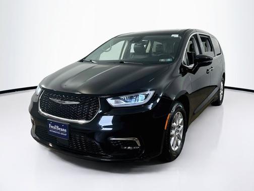 Diamond Black 2024 Chrysler Pacifica TOURING L
