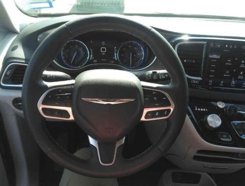 Diamond Black 2024 Chrysler Pacifica TOURING L