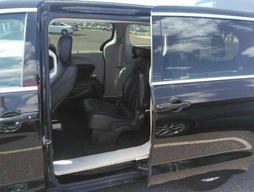 Diamond Black 2024 Chrysler Pacifica TOURING L