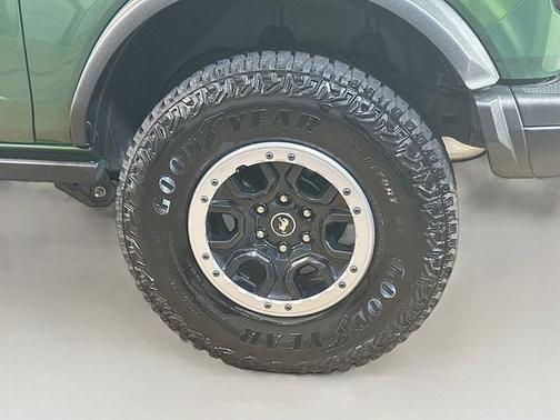 ERUPTION GREEN METALLIC 2024 Ford Bronco BADLANDS