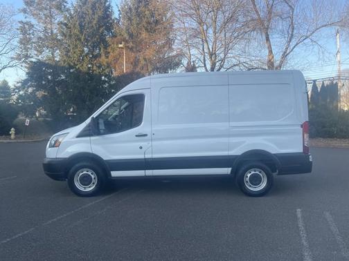 2019 Ford Transit-250 130 WB MEDIUM ROOF CARGO