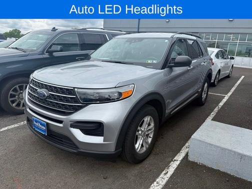 ICONIC SILVER METALLIC 2023 Ford Explorer XLT