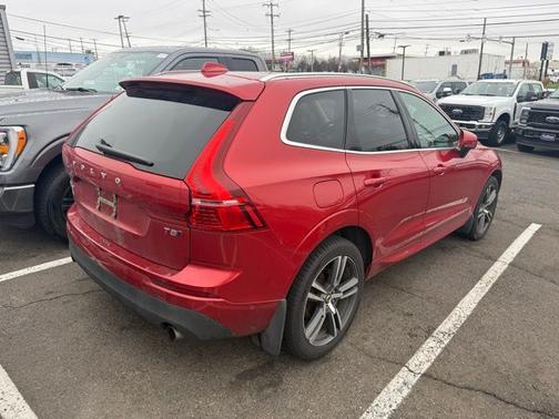 Fusion Red Metallic 2019 Volvo XC60 T5 MOMENTUM