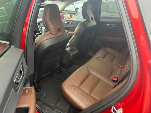 Fusion Red Metallic 2019 Volvo XC60 T5 MOMENTUM
