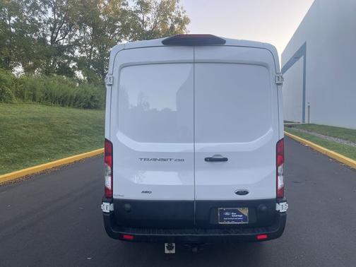 2024 Ford Transit-250 148 WB MEDIUM ROOF CARGO