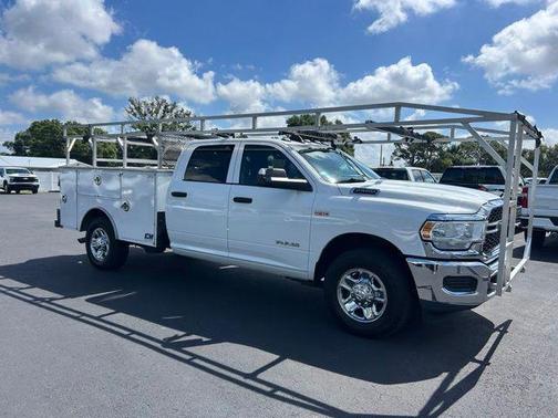 Bright White Clearcoat 2022 RAM 2500 Tradesman Crew Cab 4x2 8' Box