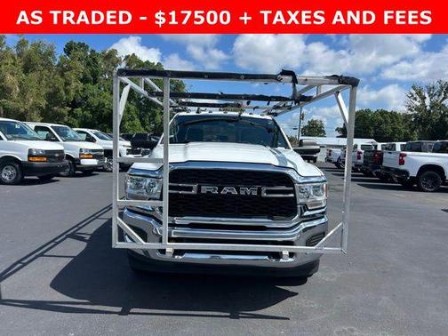 Bright White Clearcoat 2022 RAM 2500 Tradesman Crew Cab 4x2 8' Box