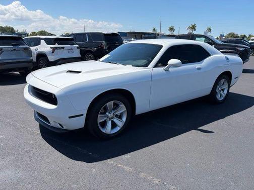 White Knuckle Clearcoat 2023 Dodge Challenger SXT